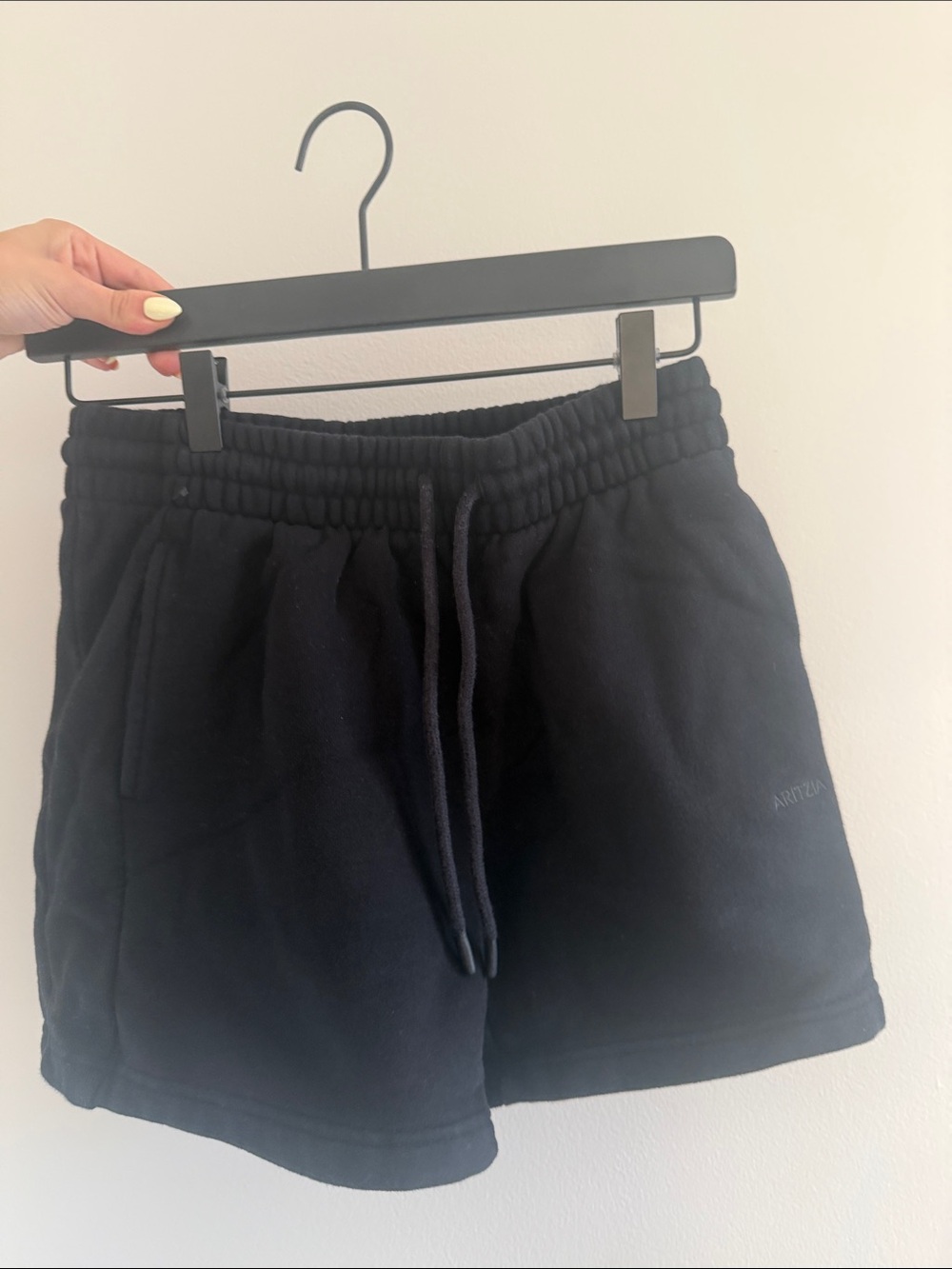 Aritizia Black Women's Drawstring Lounge Shorts